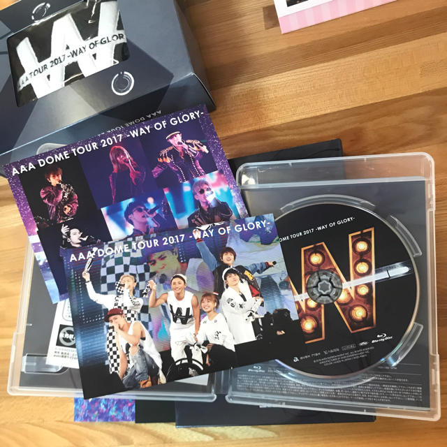 AAA(トリプルエー)のAAA DOME TOUR 2017 WAY OF GLORY初回B-ray エンタメ/ホビーのDVD/ブルーレイ(ミュージック)の商品写真