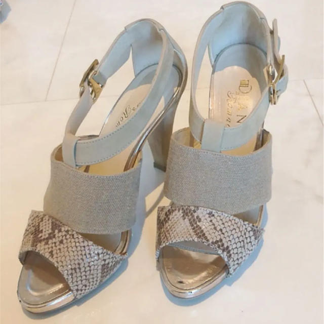 DIANA(ダイアナ)のダイアナ ベージュ パンプス レディースの靴/シューズ(ハイヒール/パンプス)の商品写真
