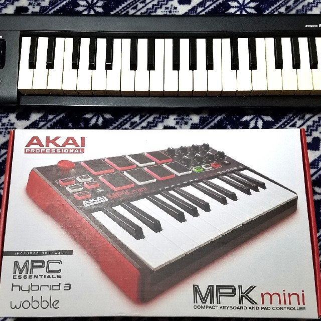 KORG(コルグ)のAKAI MPK MINI / KORG MICRO KEY セト 楽器のDTM/DAW(MIDIコントローラー)の商品写真