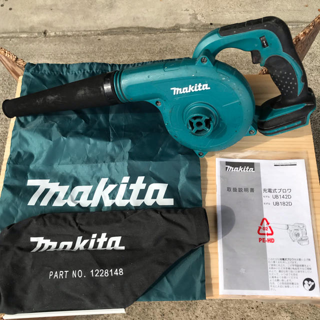 Makita(マキタ)のマキタ  makita ブロワ UB142D おまけ付き インテリア/住まい/日用品のインテリア/住まい/日用品 その他(その他)の商品写真