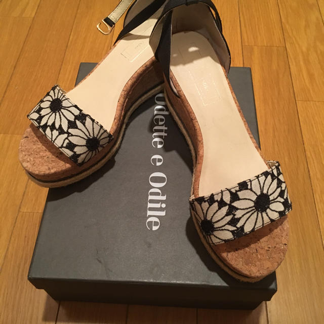 Odette e Odile(オデットエオディール)の夏用花柄サンダル レディースの靴/シューズ(サンダル)の商品写真