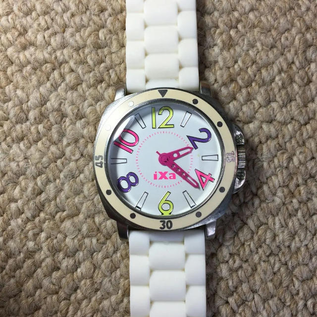 J Axis 白 腕時計 Ixa カラフル 大きめ ラバーベルト 稼働品 入学の通販 By つるりんこ S Shop ラクマ