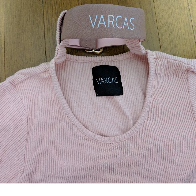 Vargas(ヴァーガス)のVARGAS チョーカー付　Tシャツ レディースのトップス(Tシャツ(半袖/袖なし))の商品写真