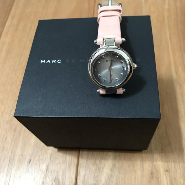 MARC BY MARC JACOBS(マークバイマークジェイコブス)のマークバイマークジェイコブス腕時計 レディースのファッション小物(腕時計)の商品写真