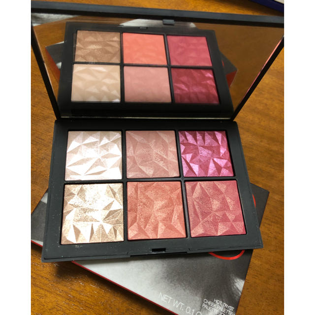 NARS ホットトライスト チークパレット