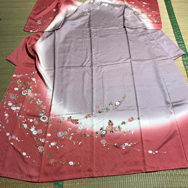 お買い得！入学式にぴったりの四季の花模様 綸子の訪問着 公式