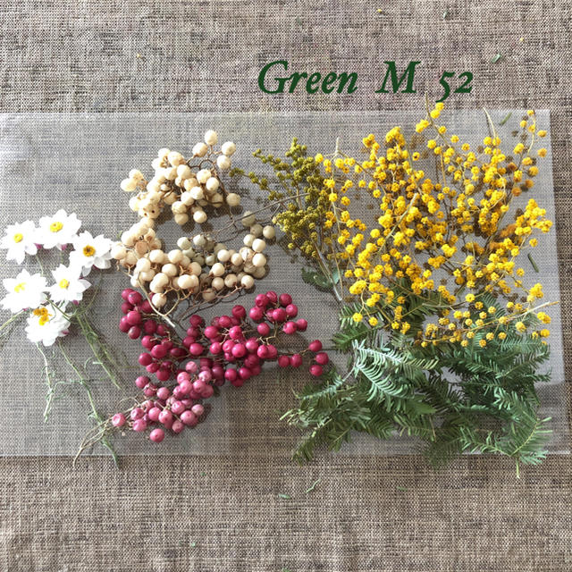 ペッパーベリー2色とミモザのドライフラワーと花かんざしセット ハンドメイドのフラワー/ガーデン(ドライフラワー)の商品写真