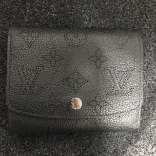 ルイヴィトン(LOUIS VUITTON)のヴィトン  マヒナ イリス コンパクト(財布)