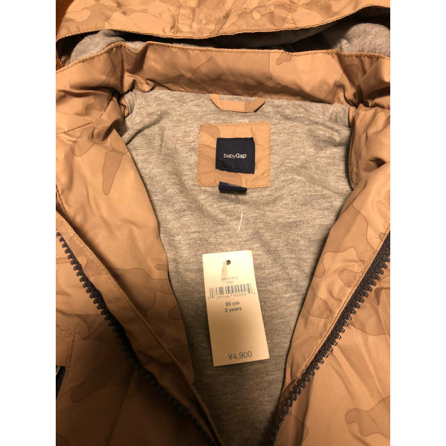 babyGAP(ベビーギャップ)の新品☆babyGap裏地付きウィンドブレーカー９５cm☆定価４９００円 キッズ/ベビー/マタニティのキッズ服男の子用(90cm~)(ジャケット/上着)の商品写真