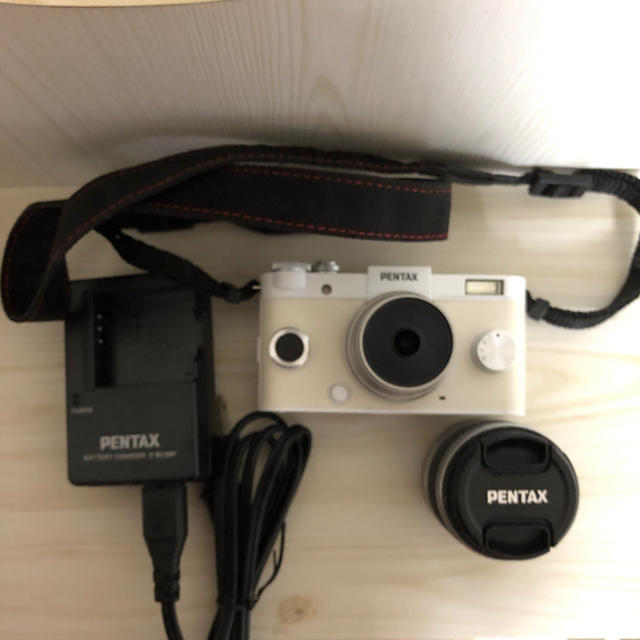 PENTAX(ペンタックス)のカメラ PENTAX Q10 ミラーレス 望遠レンズ ホワイト スマホ/家電/カメラのカメラ(ミラーレス一眼)の商品写真