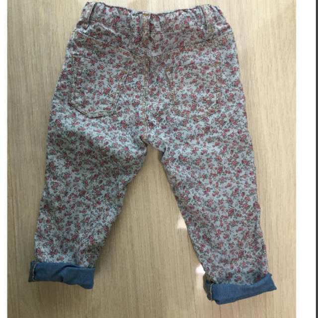 ZARA KIDS(ザラキッズ)の新品 花柄デニムパンツ キッズ/ベビー/マタニティのキッズ服女の子用(90cm~)(パンツ/スパッツ)の商品写真