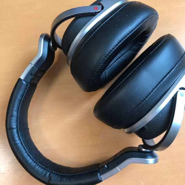 SONY(ソニー)のSONY MDR-HW700DSデジタルサラウンドヘッドホンシステム スマホ/家電/カメラのオーディオ機器(ヘッドフォン/イヤフォン)の商品写真