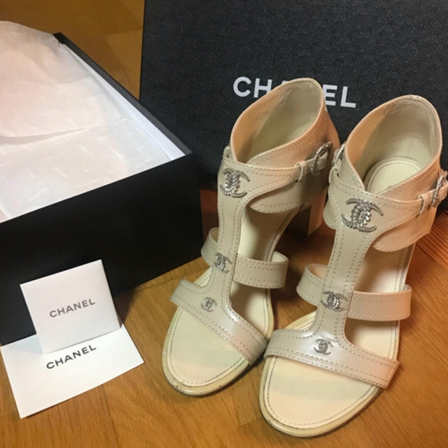 CHANEL(シャネル)のChanel シャネル グラディエーターサンダル レディースの靴/シューズ(サンダル)の商品写真