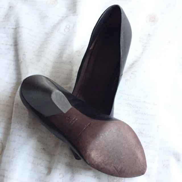 TOMORROWLAND(トゥモローランド)のmegumi ochi  定価30000円程パンプス レザー 黒 レディースの靴/シューズ(ハイヒール/パンプス)の商品写真