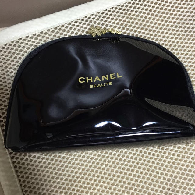 CHANEL(シャネル)のシャネル 正規店ノベルティ 化粧ポーチ大 レディースのファッション小物(ポーチ)の商品写真