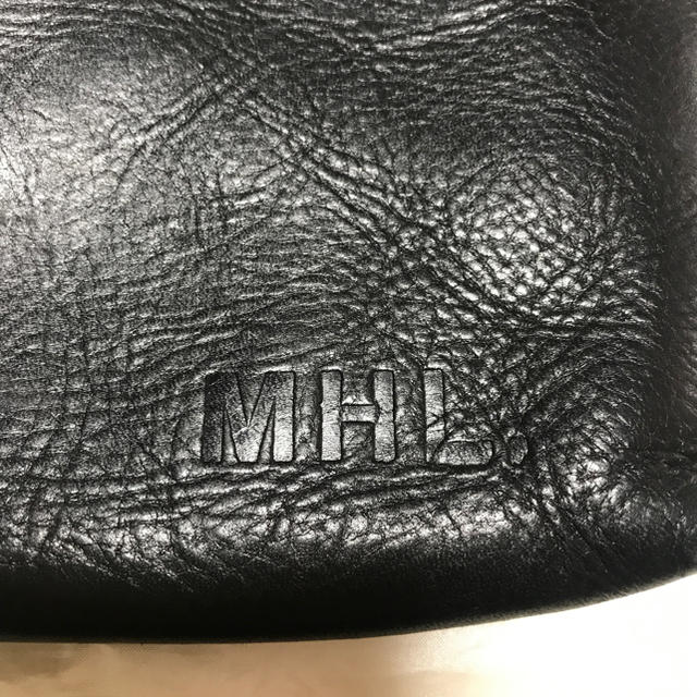 MARGARET HOWELL(マーガレットハウエル)のMHL 黒革ポーチ レディースのファッション小物(ポーチ)の商品写真