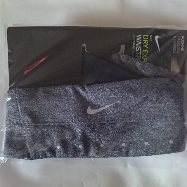 NIKE(ナイキ)の新品 NIKE EXPANDABLE WAIST BAG GRAY レディースのバッグ(ボディバッグ/ウエストポーチ)の商品写真