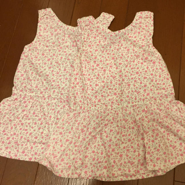 UNIQLO(ユニクロ)のノースリーブカットソー80 双子セット キッズ/ベビー/マタニティのベビー服(~85cm)(タンクトップ/キャミソール)の商品写真