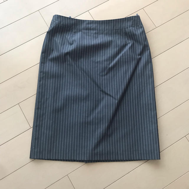 THE SUIT COMPANY(スーツカンパニー)のスーツカンパニー スカートスーツ グレー M レディースのフォーマル/ドレス(スーツ)の商品写真