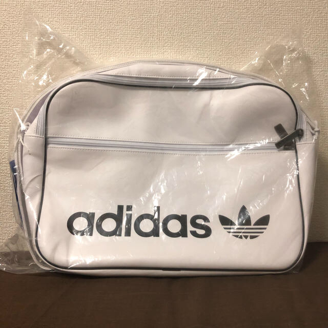 adidas(アディダス)の【10%オフ！！】アディダス  バッグ ショルダーバッグ エナメル レディースのバッグ(ショルダーバッグ)の商品写真