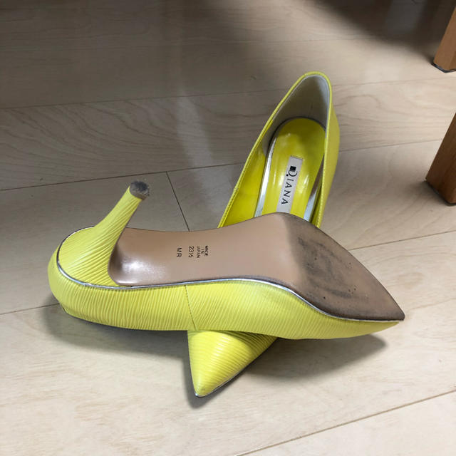 DIANA(ダイアナ)のDiana レディースパンプス レモンイエロー レディースの靴/シューズ(ハイヒール/パンプス)の商品写真