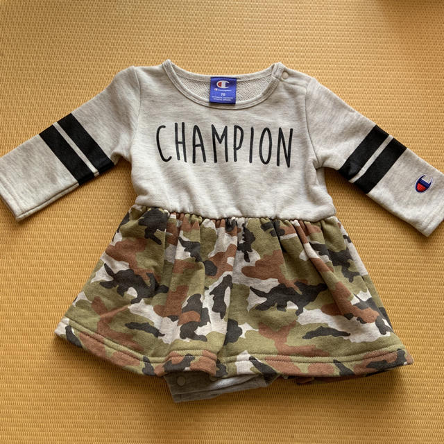 Champion(チャンピオン)のチャンピオン ロンパース ワンピース 70サイズ キッズ/ベビー/マタニティのベビー服(~85cm)(ロンパース)の商品写真
