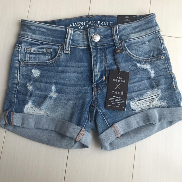 American Eagle(アメリカンイーグル)のデニムショートパンツ レディースのパンツ(ショートパンツ)の商品写真