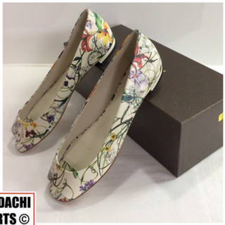 グッチ(Gucci)のGUCCI  Floral ピープ トウ レディース フラット シューズ(スリッポン/モカシン)