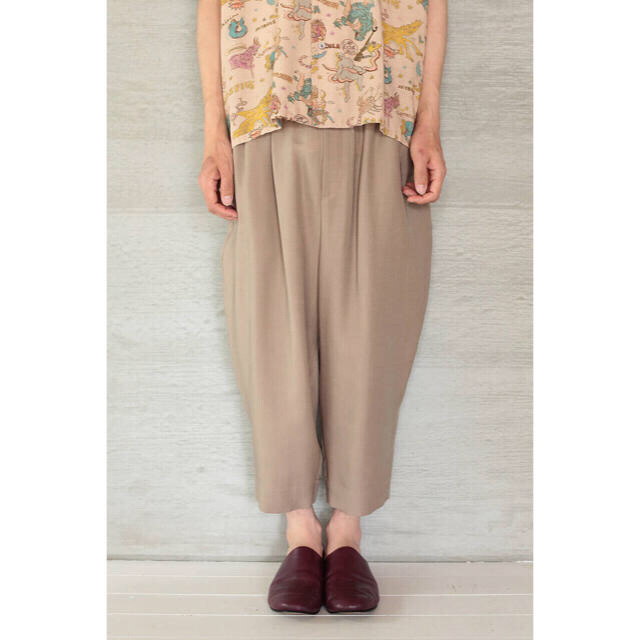 Dulcamara(ドゥルカマラ)のDulcamara 18ss キュプラWワイドイージーPT(BEIGE) メンズのパンツ(スラックス)の商品写真