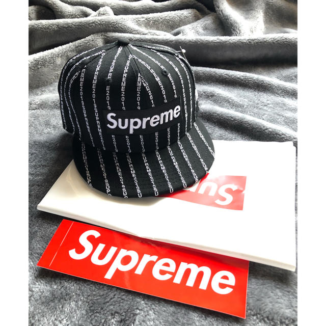 Supreme 19SS Text Stripe New Era 7 1/2キャップ