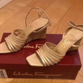 サルヴァトーレフェラガモ(Salvatore Ferragamo)のフェラガモ    サンダル(サンダル)