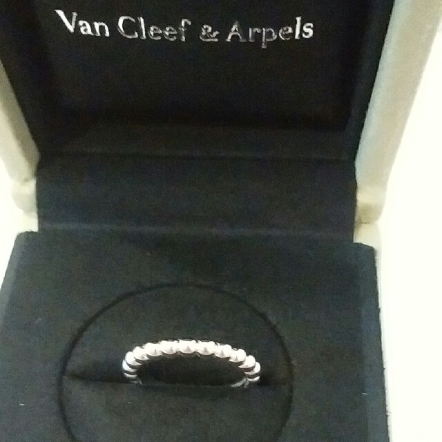 Van Cleef & Arpels(ヴァンクリーフアンドアーペル)のヴァンクリ ペルレリング レディースのアクセサリー(リング(指輪))の商品写真