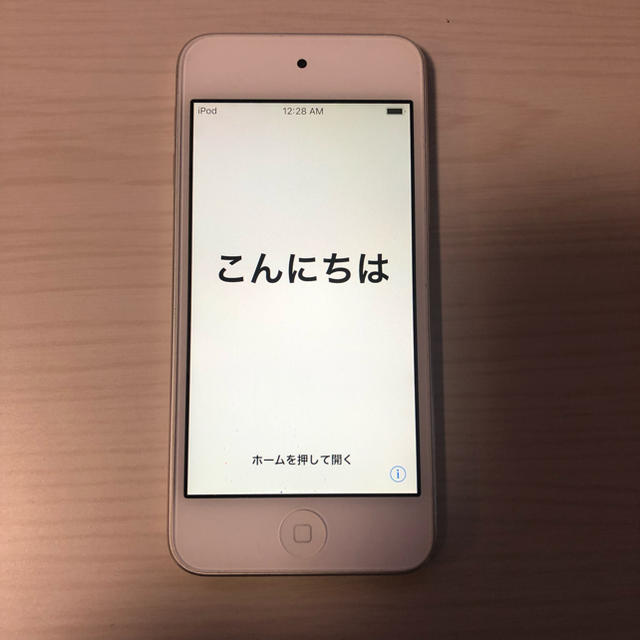 iPod touch(アイポッドタッチ)のMKH42J/A (iPod touch 16GB ｼﾙﾊﾞｰ) スマホ/家電/カメラのオーディオ機器(ポータブルプレーヤー)の商品写真