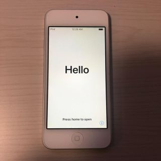 アイポッドタッチ(iPod touch)のMKH42J/A (iPod touch 16GB ｼﾙﾊﾞｰ)(ポータブルプレーヤー)