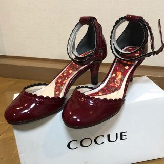 コキュ(COCUE)のCOCUE ワインレッド パンプス (サンダル)