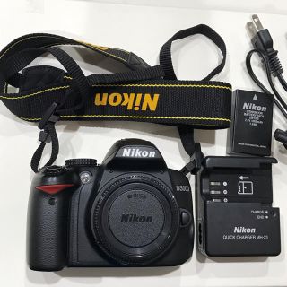 ニコン(Nikon)のNikon D3000ボディ(デジタル一眼)