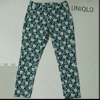 ユニクロ(UNIQLO)のユニクロ 花柄 パンツ ズボン(パンツ/スパッツ)