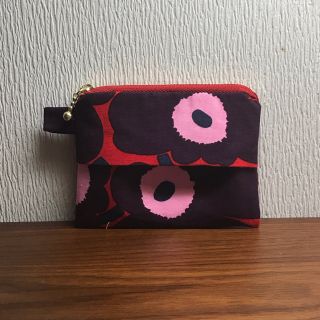 マリメッコ(marimekko)のマリメッコミニウニッコ で作成しましたティッシュポーチです(ポーチ)