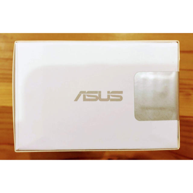 ASUS(エイスース)のASUS ZenFone 4 Max (ZC520KL) ゴールド スマホ/家電/カメラのスマートフォン/携帯電話(スマートフォン本体)の商品写真