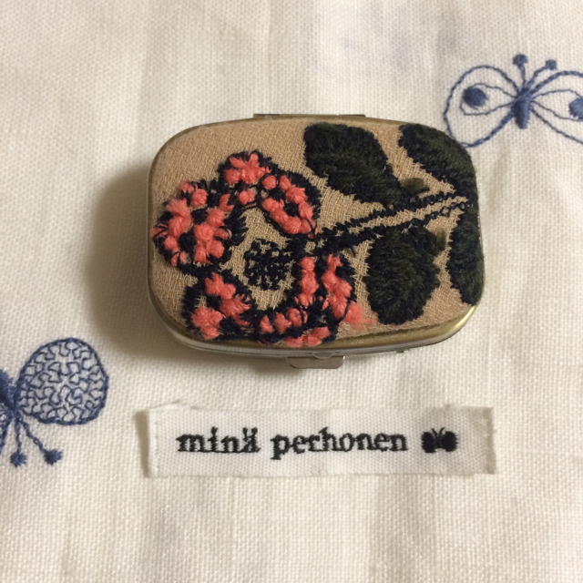 mina perhonen(ミナペルホネン)のチロル様専用 ハンドメイド ミナペルホネン ピルケース ハンドメイドのハンドメイド その他(その他)の商品写真