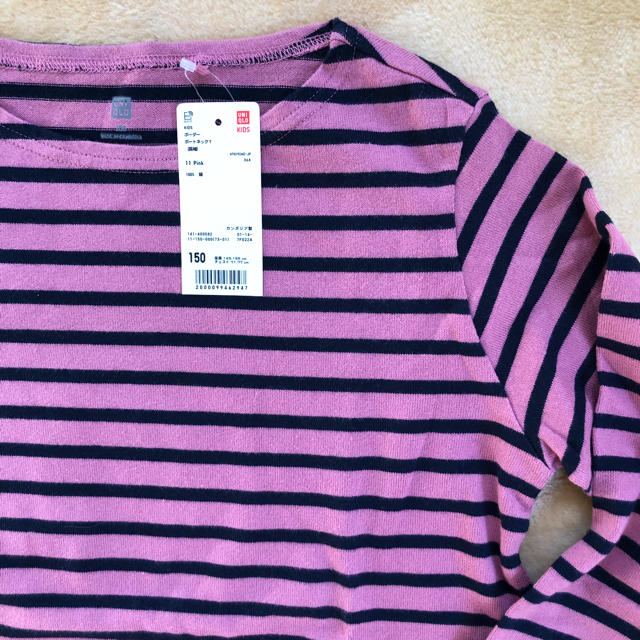 UNIQLO(ユニクロ)の未使用 UNIQLO ボーダーボートネック長Ｔ １５０ キッズ/ベビー/マタニティのキッズ服女の子用(90cm~)(Tシャツ/カットソー)の商品写真