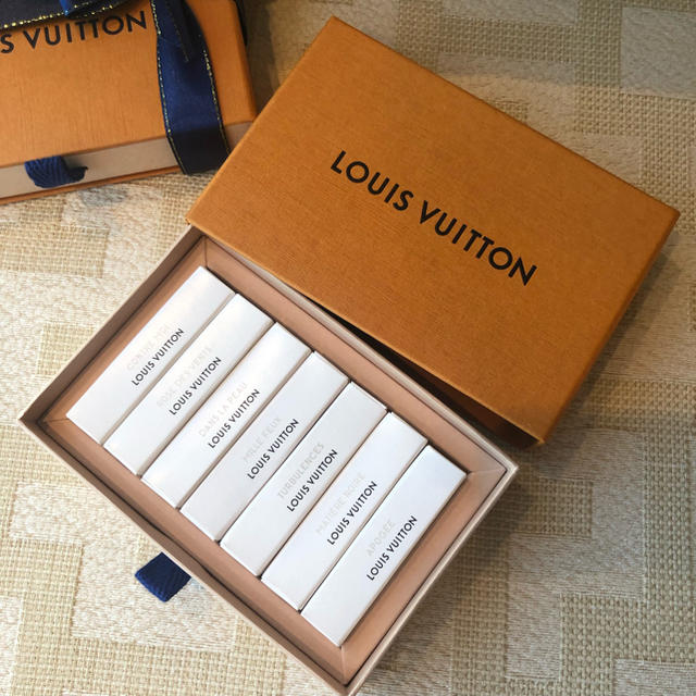 LOUIS VUITTON(ルイヴィトン)のルイヴィトン 非売品 ミニスプレー 香水 2ｍl 7本セット コスメ/美容の香水(香水(女性用))の商品写真