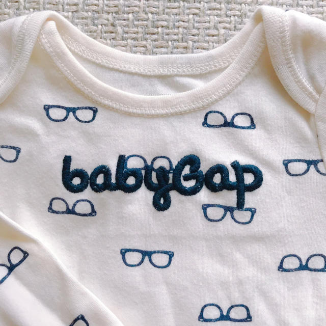 babyGAP(ベビーギャップ)のbabyGAP  メガネ柄ロンパース キッズ/ベビー/マタニティのベビー服(~85cm)(ロンパース)の商品写真