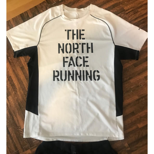 THE NORTH FACE(ザノースフェイス)のノースフェイスランニンロゴTシャツ白＆パンツ黒セットLpatagonia スポーツ/アウトドアのランニング(ウェア)の商品写真