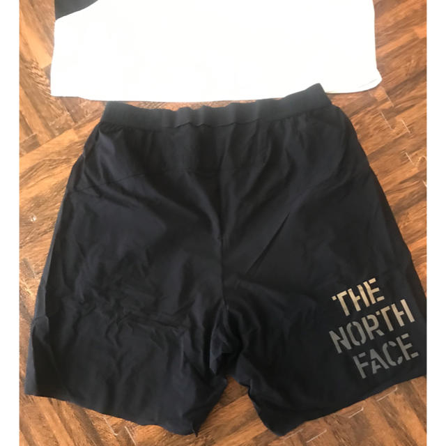 THE NORTH FACE(ザノースフェイス)のノースフェイスランニンロゴTシャツ白＆パンツ黒セットLpatagonia スポーツ/アウトドアのランニング(ウェア)の商品写真