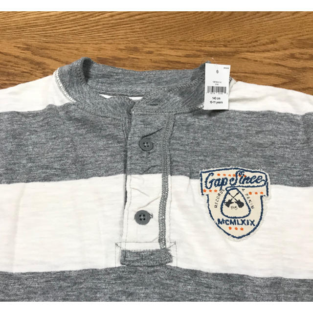 GAP(ギャップ)の新品 GAPギャップ 半袖Tシャツ グレーボーダー 140   キッズ/ベビー/マタニティのキッズ服男の子用(90cm~)(Tシャツ/カットソー)の商品写真