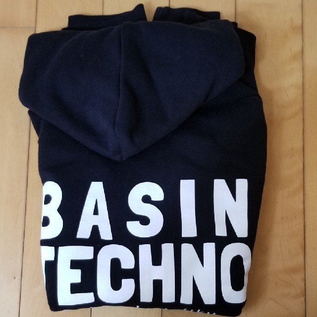 岡崎体育　初代　BASIN TECHNOパーカー