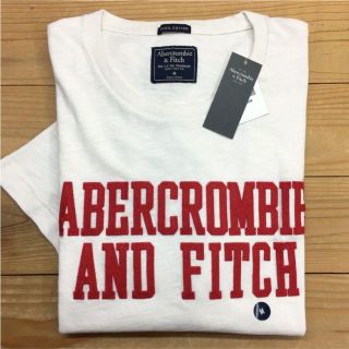 アバクロンビーアンドフィッチ(Abercrombie&Fitch)の新品【メンズM】★アバクロ★ワッペンロゴ半袖Ｔシャツ/白オフホワイト(Tシャツ/カットソー(半袖/袖なし))