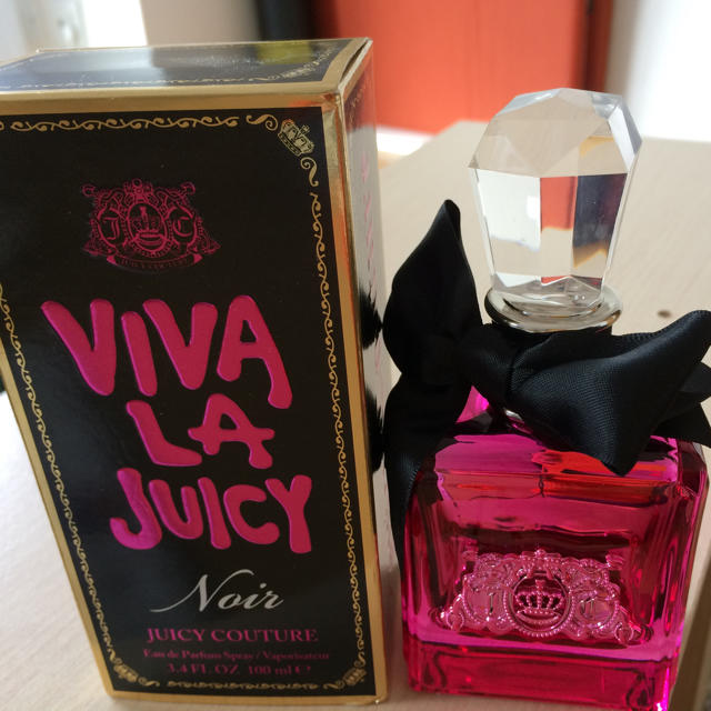 NOIR(ノワール)の香水  ヴィバラ ジューシー Viva La Juicy  コスメ/美容の香水(香水(女性用))の商品写真