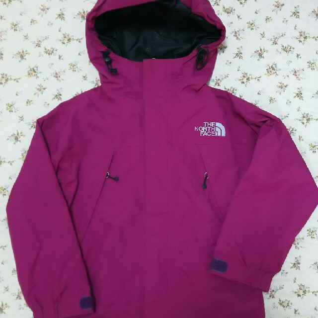 THE NORTH FACE(ザノースフェイス)の美品！ノースフェイスのウインドブレーカー 110☆キッズマウントパーカー キッズ/ベビー/マタニティのキッズ服女の子用(90cm~)(ジャケット/上着)の商品写真